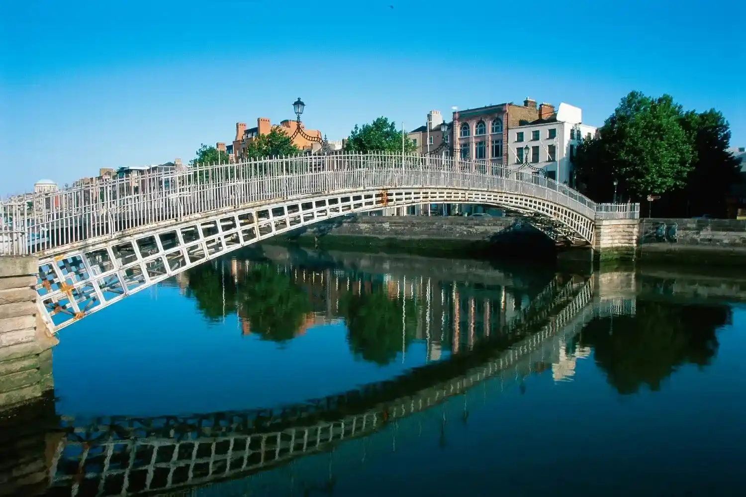 Ireland to UK Discovery: Dublin, Edinburgh & London W/Air